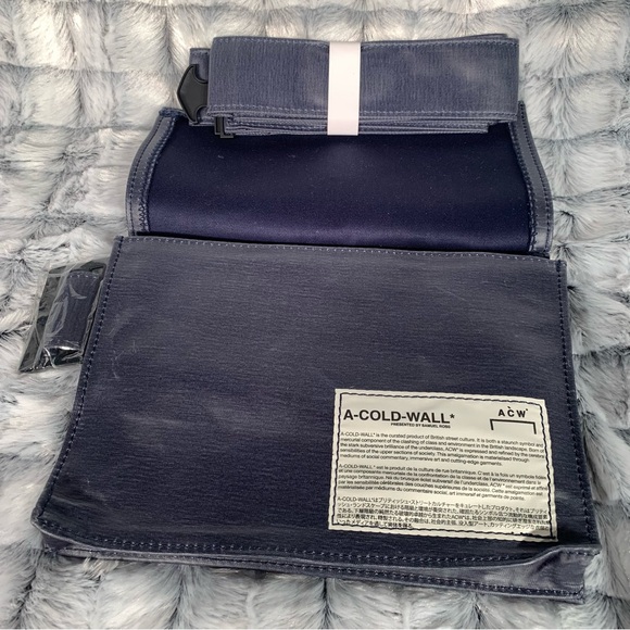 A-Cold-Wall* Men's Utility Crossbody Leather Bag | OS | Navy NEW!! - Picture 3 of 10
